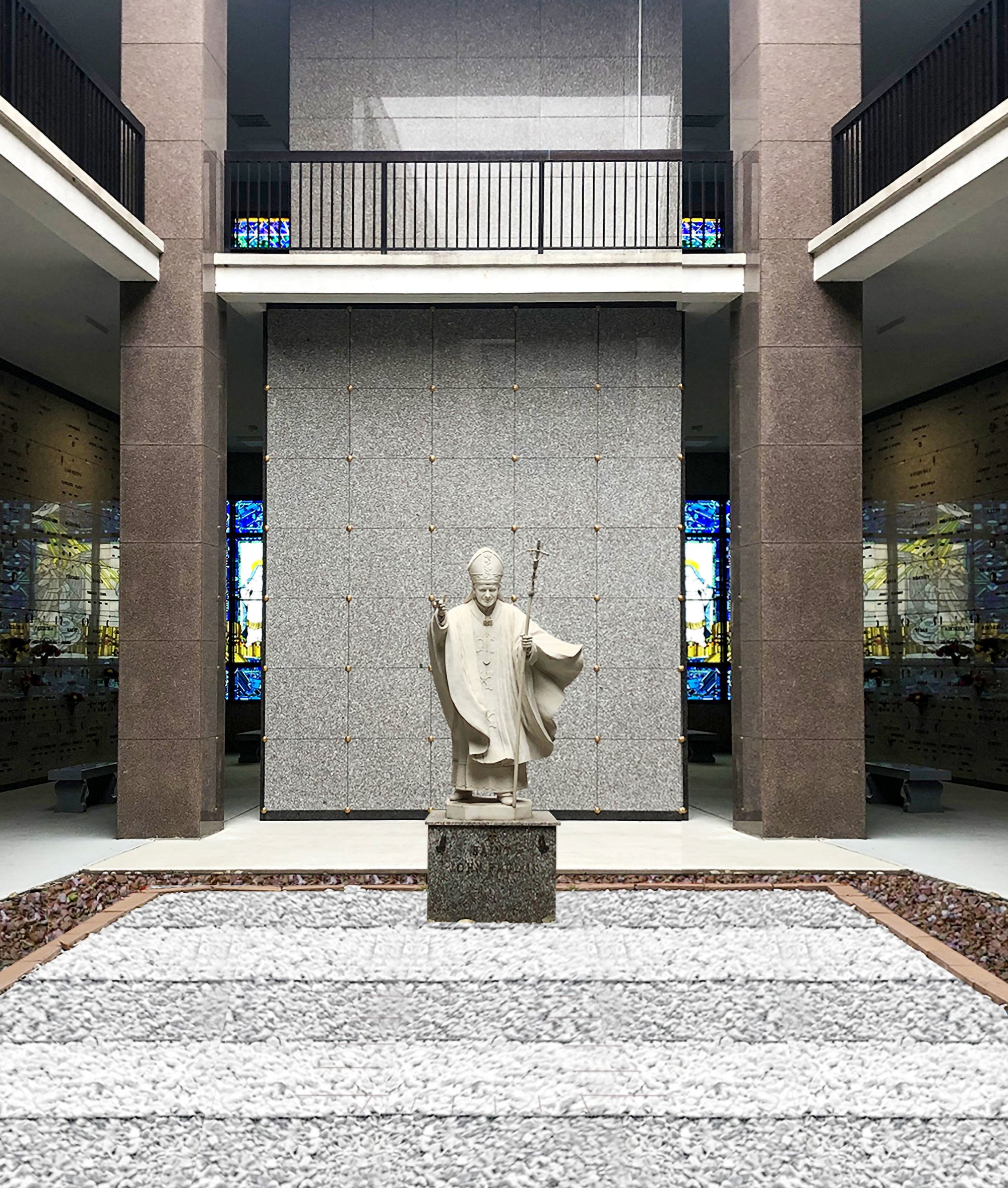EZ-Mausolea outdoor with Pope John Paul II statue white marble